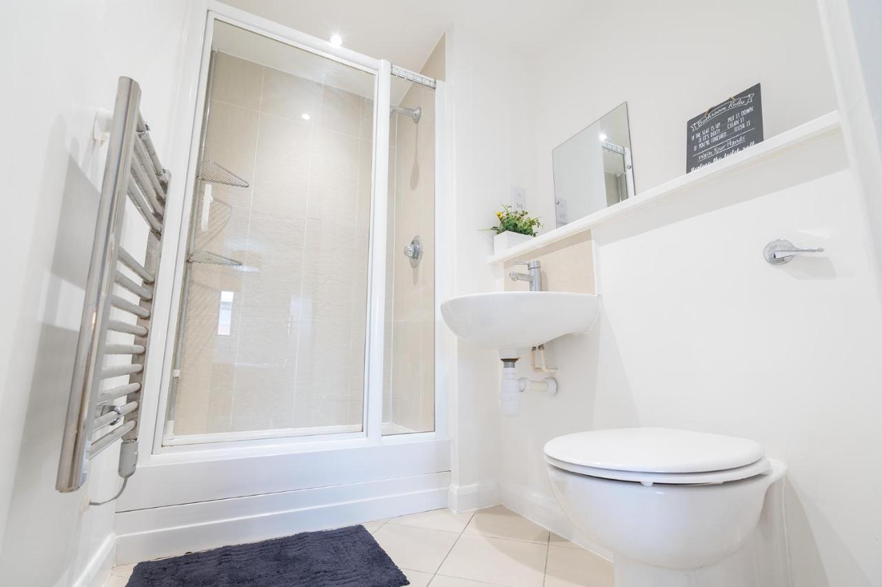 Maevela Apartments - Ultra Lavish Luxury 2 Bed Apartment City Centre - With Balcony - Free Secure Parking - Ps4 & Smart Tv'S Birmingham Eksteriør bilde